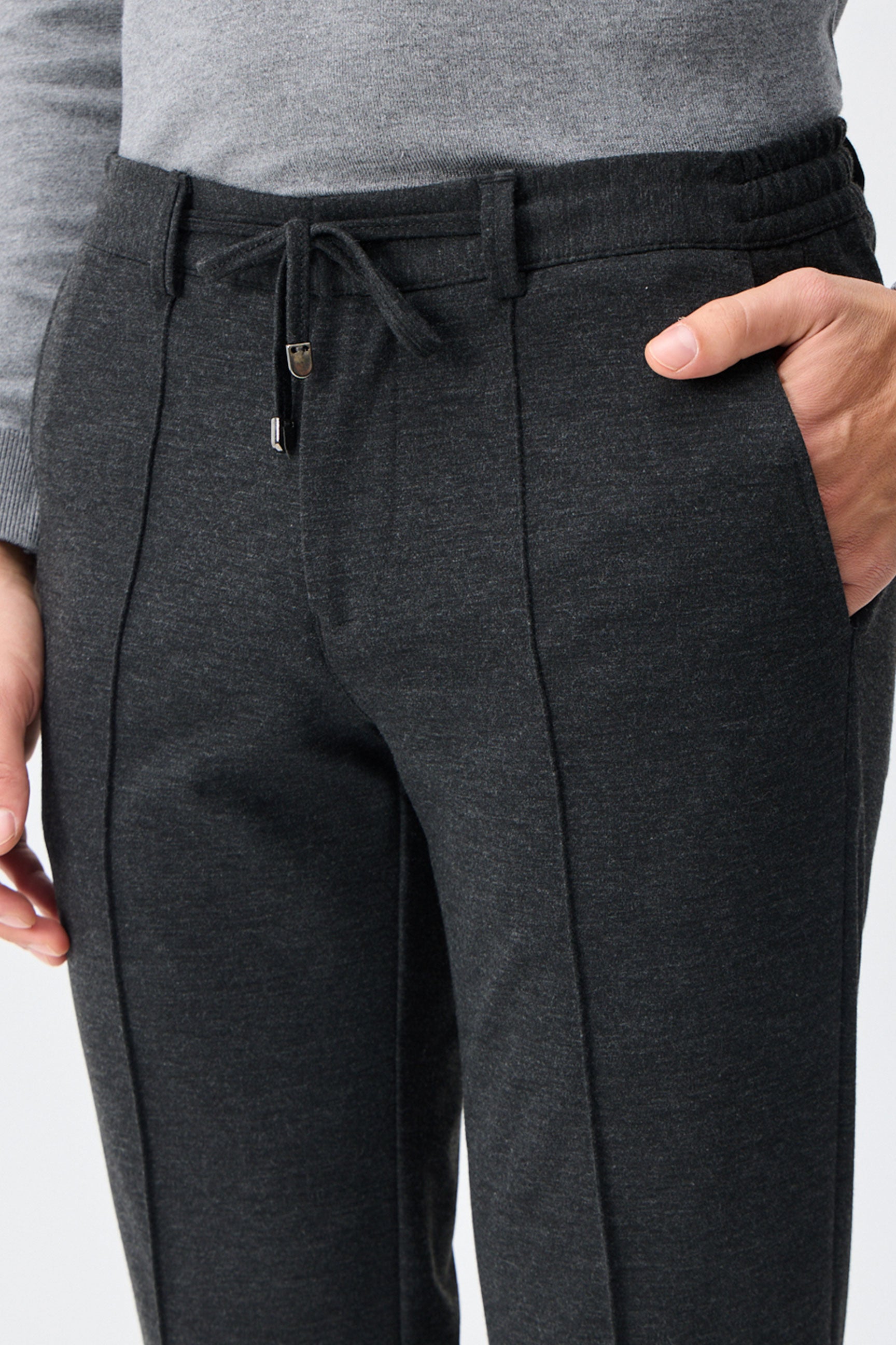 Moške taupe ogljeno rjave elegantne hlače z vrvico, krojene, zožene