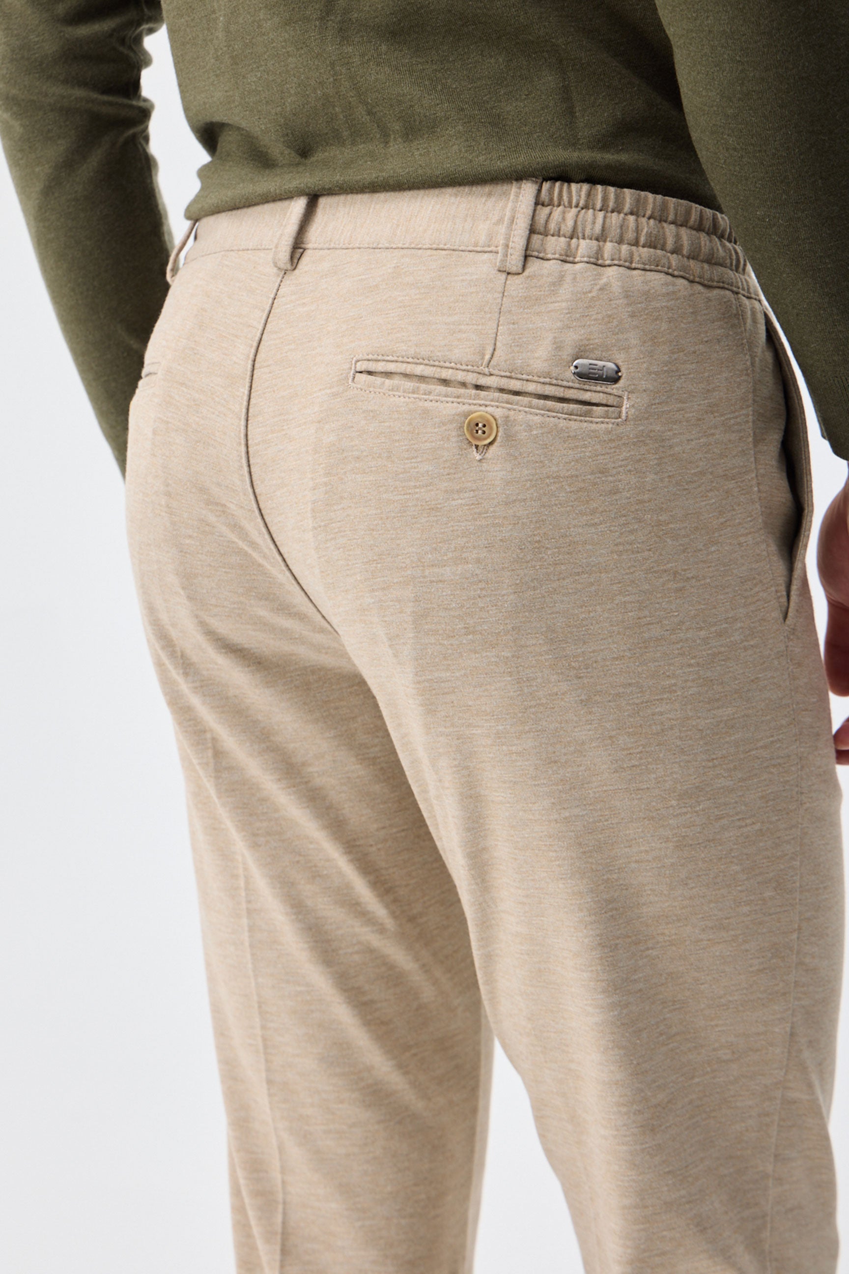 Moške taupe ovsene bež elegantne hlače z vrvico, krojene, zožene