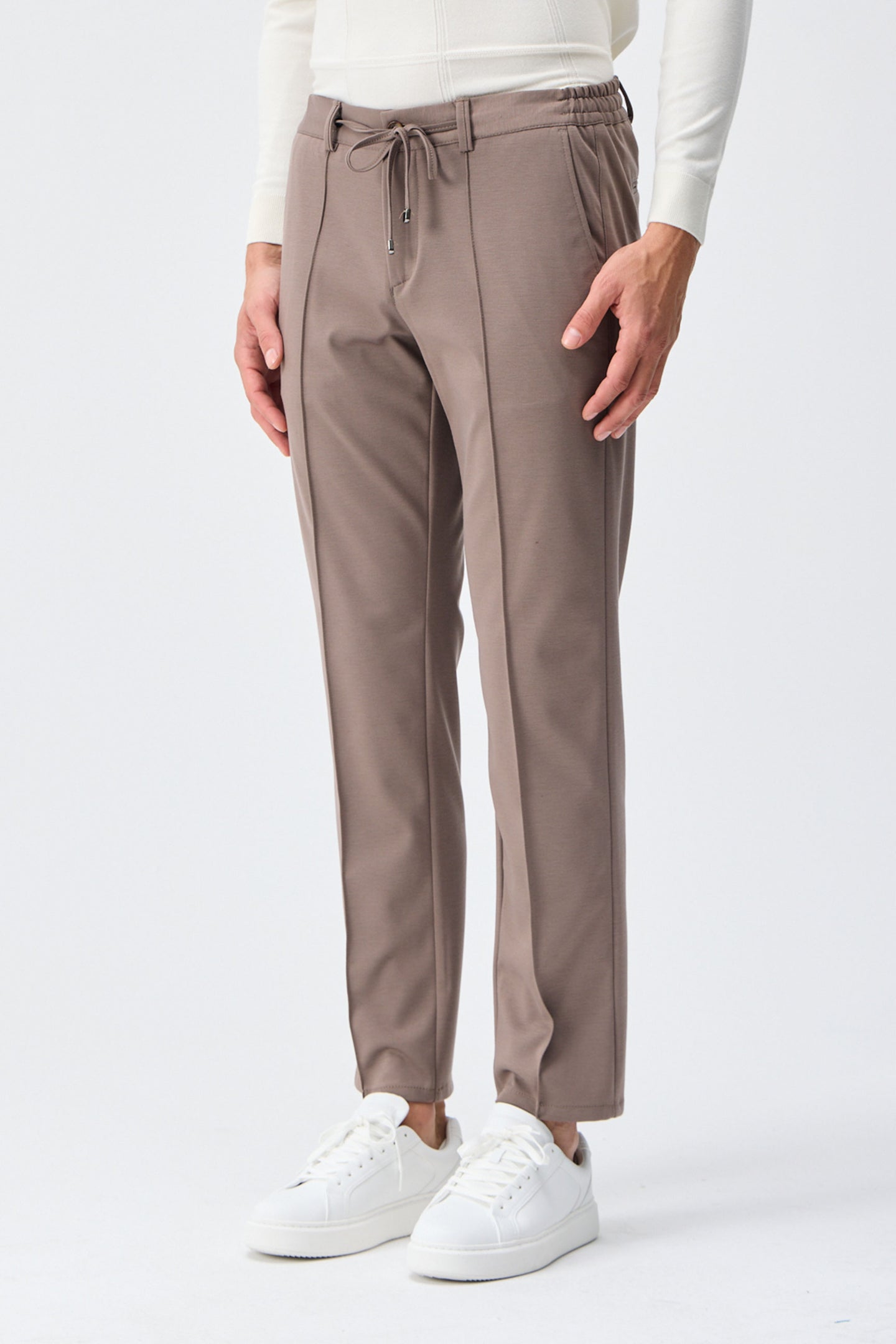 Moške taupe rjave elegantne hlače z vrvico, krojene, zožene