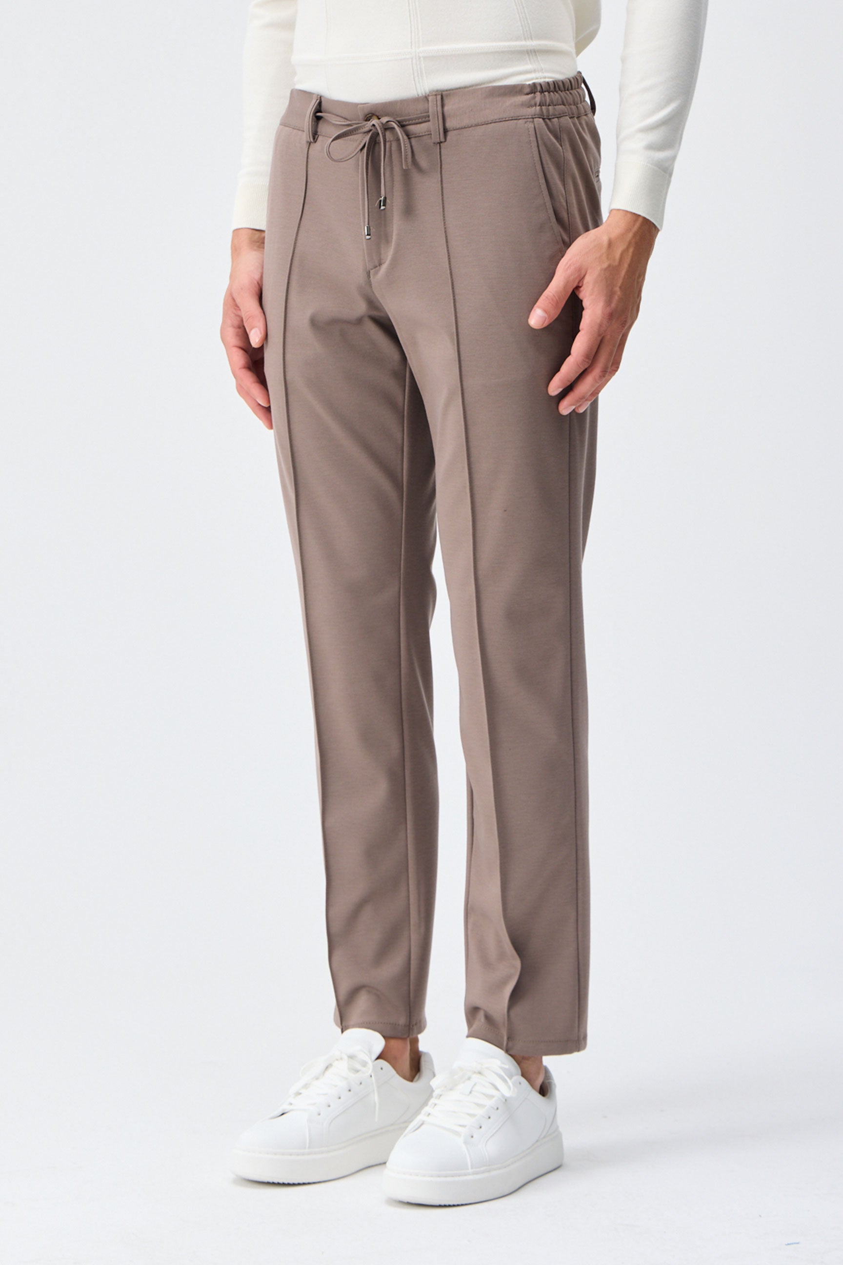 Moške taupe rjave elegantne hlače z vrvico, krojene, zožene