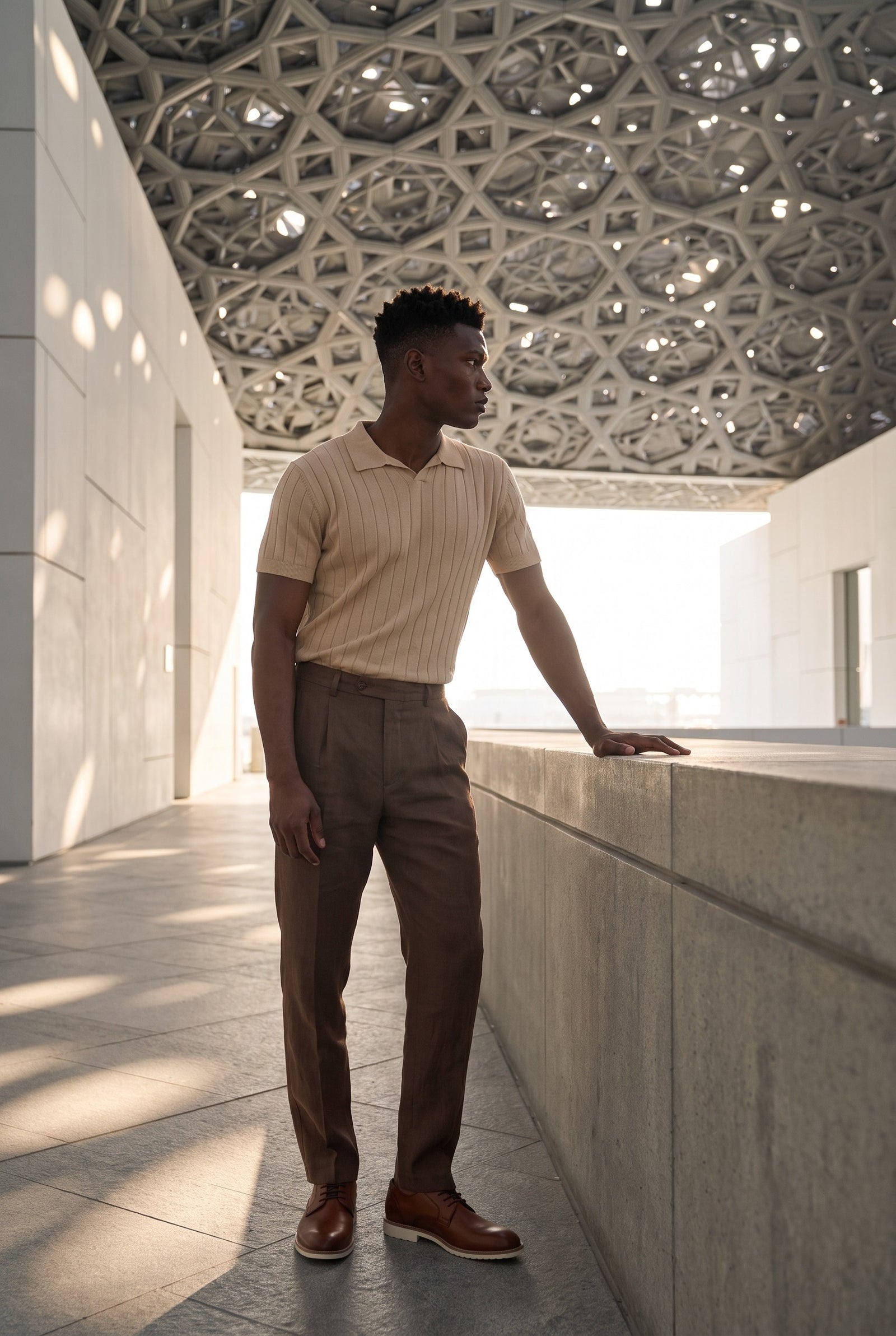 Look #891 styled with Moška bež rebrasta pletena polo majica