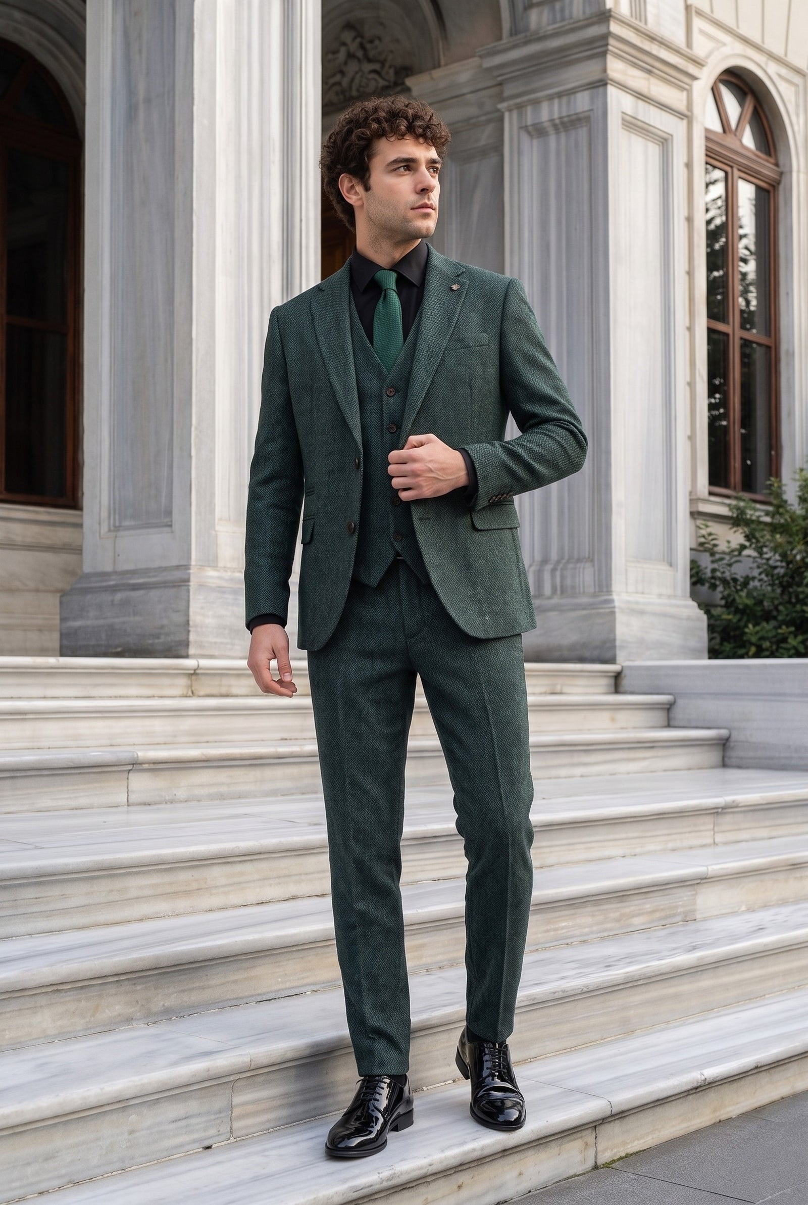 Look #1013 styled with Thomas - Olivno zelena 3-delna obleka iz mešanice volne in tvida