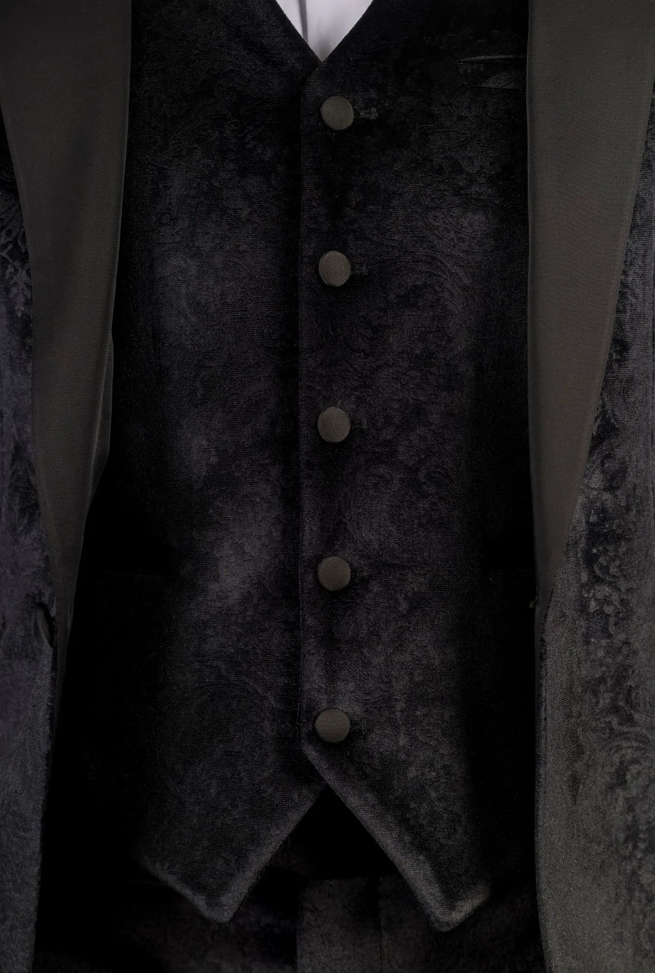 Moški črni žametni poročni smoking iz treh delov s satenastimi reverji AK-26