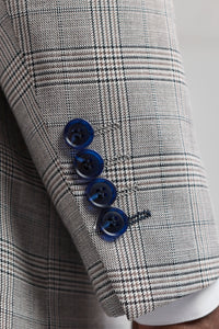 Moška svetlo siva tridelna obleka Hugo z mornarsko modrim karo vzorcem in žametnimi obrobami