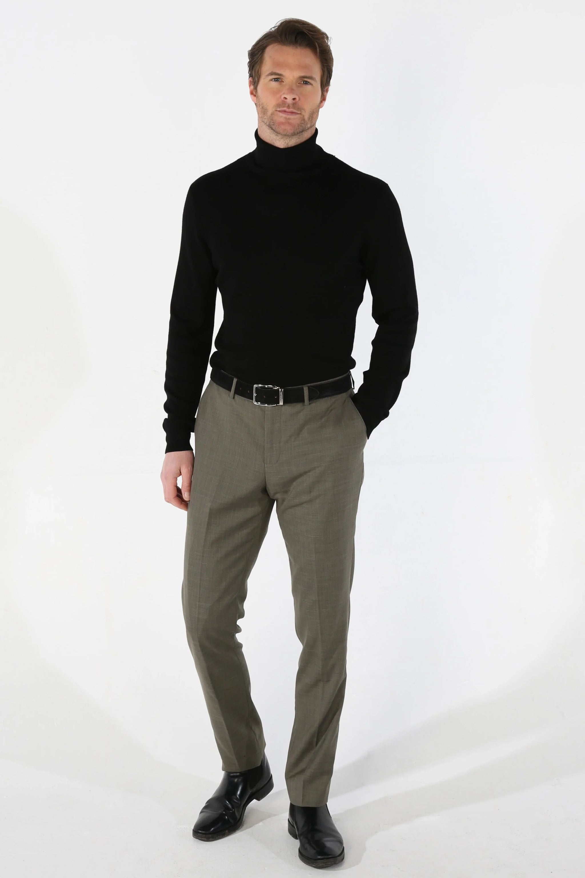 Kurt - Moška dvodelna obleka žajbljevo zelene barve z dvojnim zapenjanjem