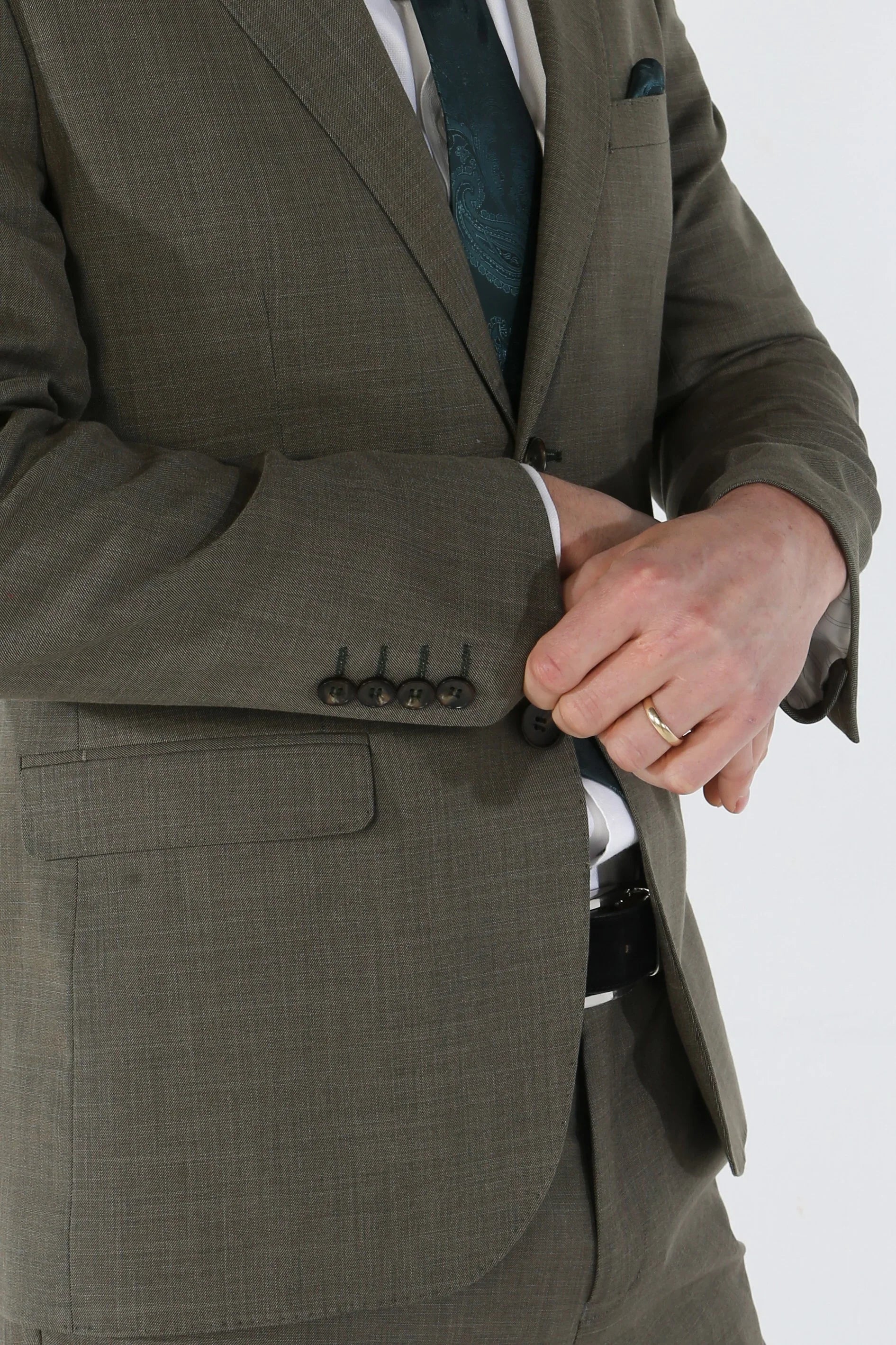 Moška žajbljevo zelena 3-delna obleka krojena za poletne poroke Kurt