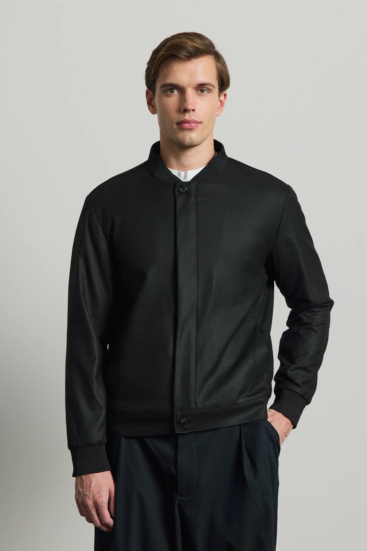 Moška črna minimalistična elegantna bomber jakna