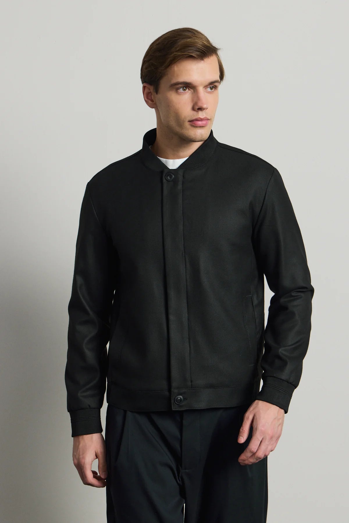 Moška črna minimalistična elegantna bomber jakna
