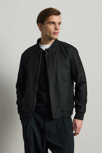 Moška črna minimalistična elegantna bomber jakna