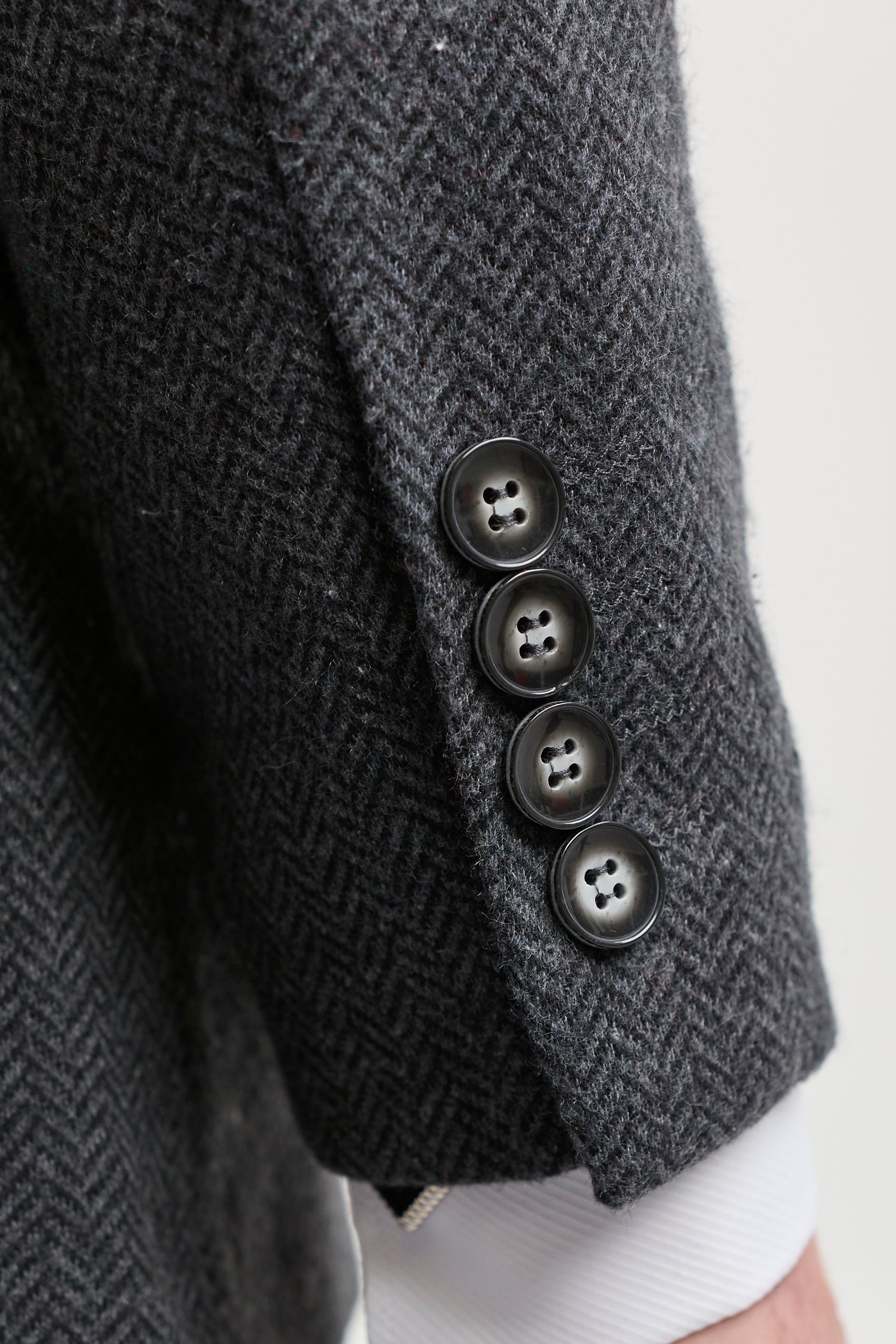 Moška temno siva 3-delna obleka iz tvida z vzorcem ribje kosti - STZ11